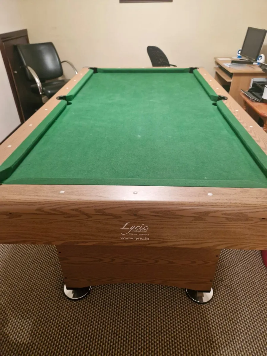 Pool table - Image 1