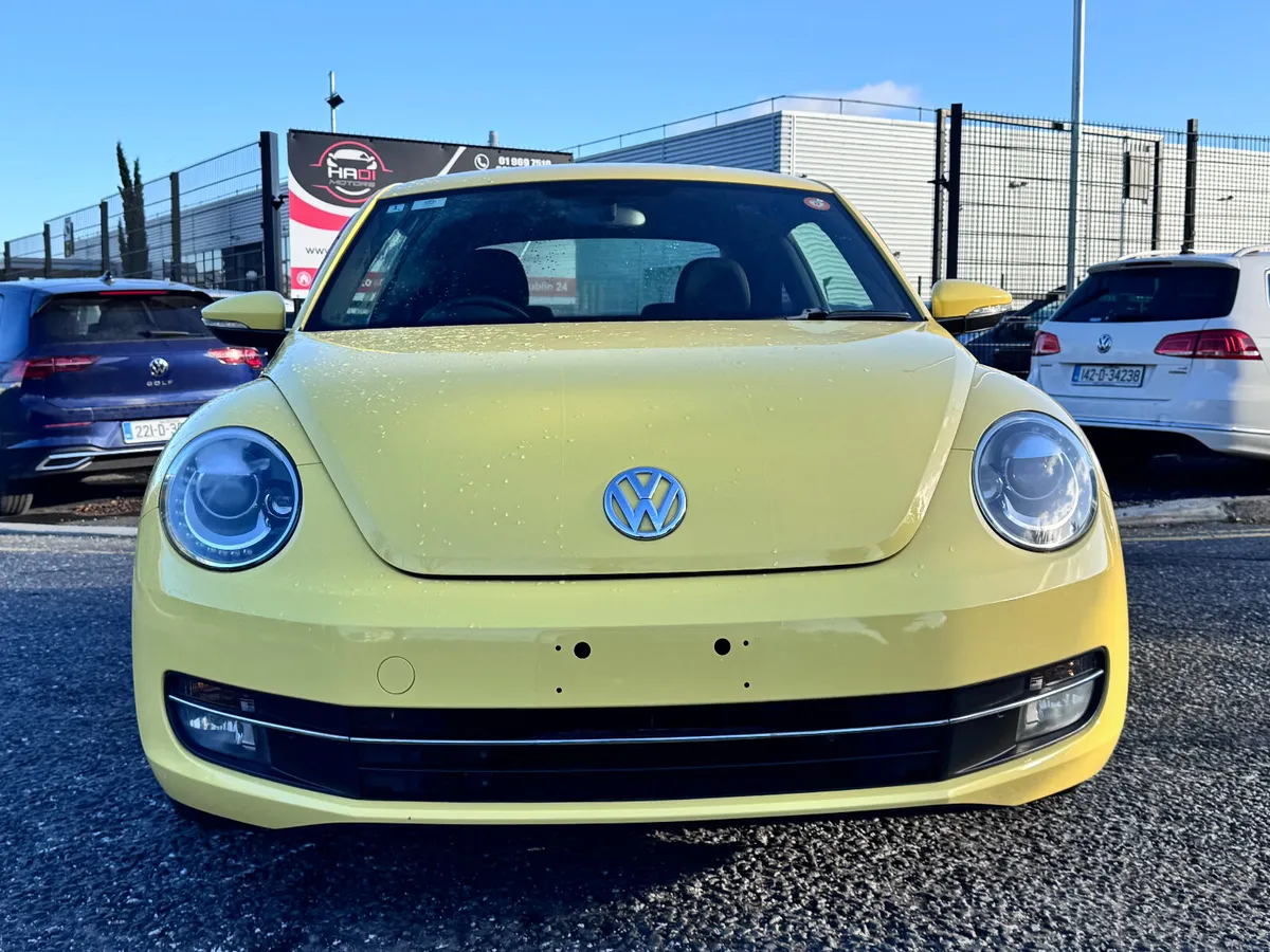 VOLKSWAGON BEETLE 2012 YELLOW - Image 1
