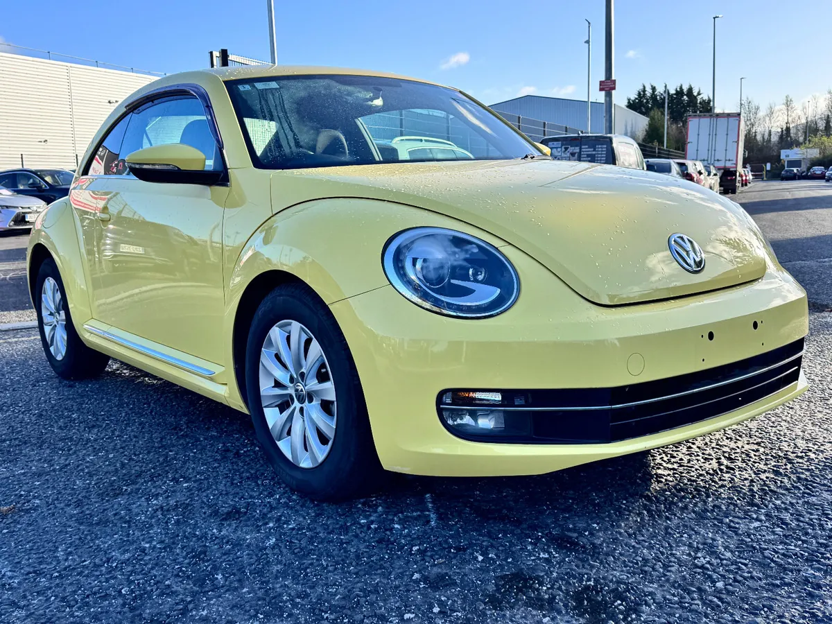 VOLKSWAGON BEETLE 2012 YELLOW - Image 2