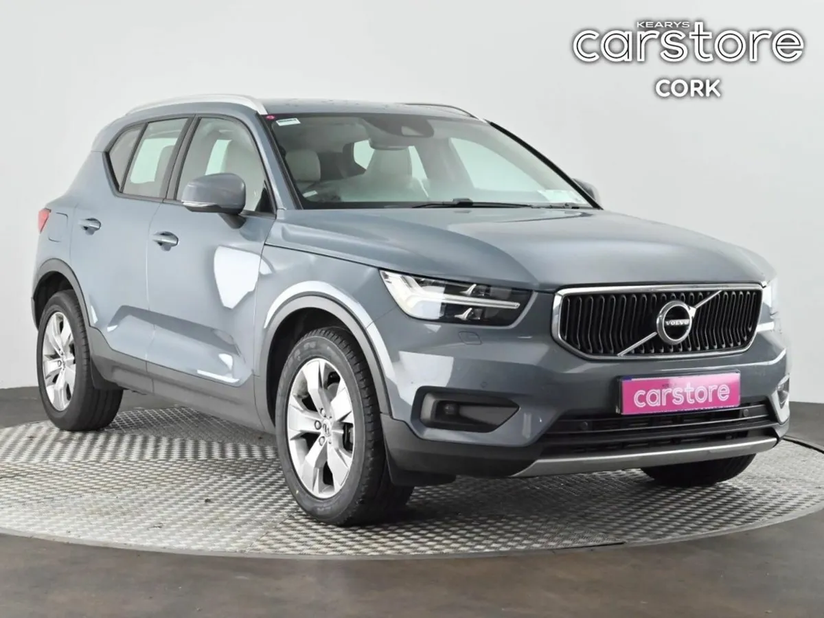 Volvo XC40 D4 (190hp) AWD Momentum Pro Auto - Image 1