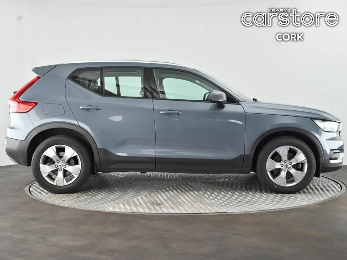 Volvo XC40 D4 (190hp) AWD Momentum Pro Auto - Image 2