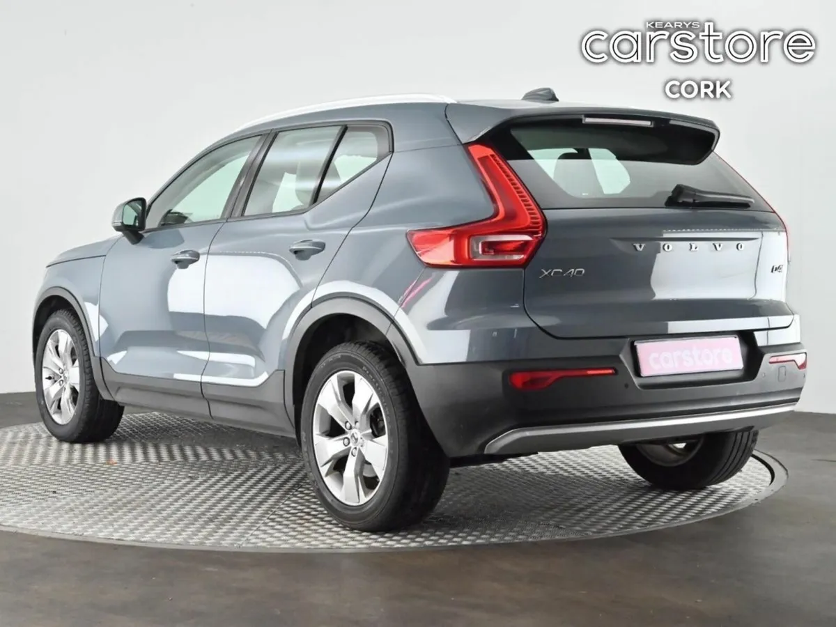 Volvo XC40 D4 (190hp) AWD Momentum Pro Auto - Image 3