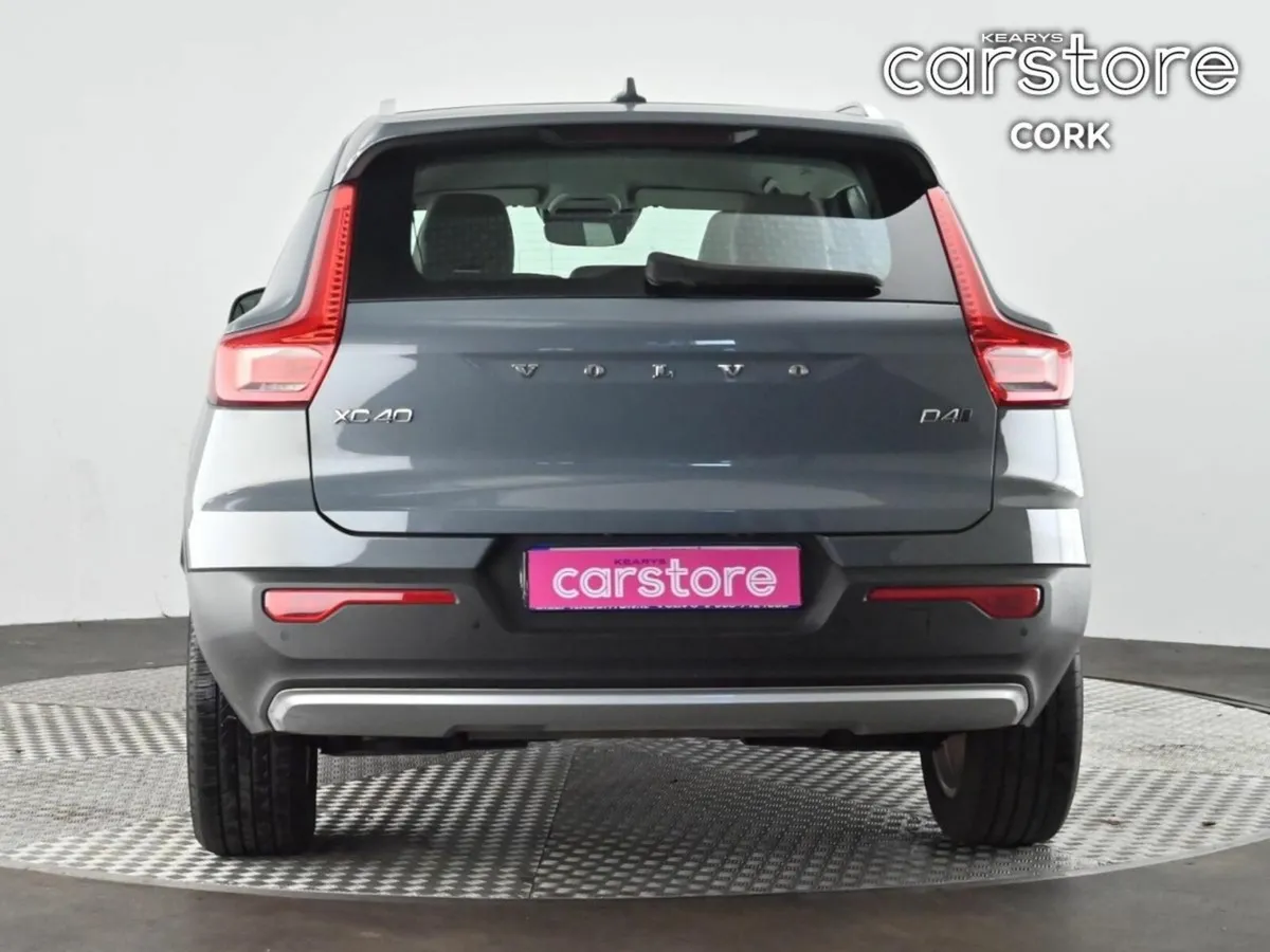 Volvo XC40 D4 (190hp) AWD Momentum Pro Auto - Image 4