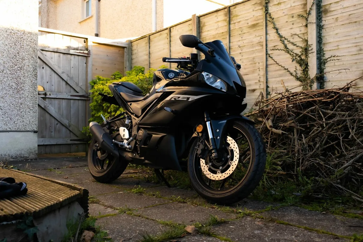YAMAHA R3 2024 - Image 3