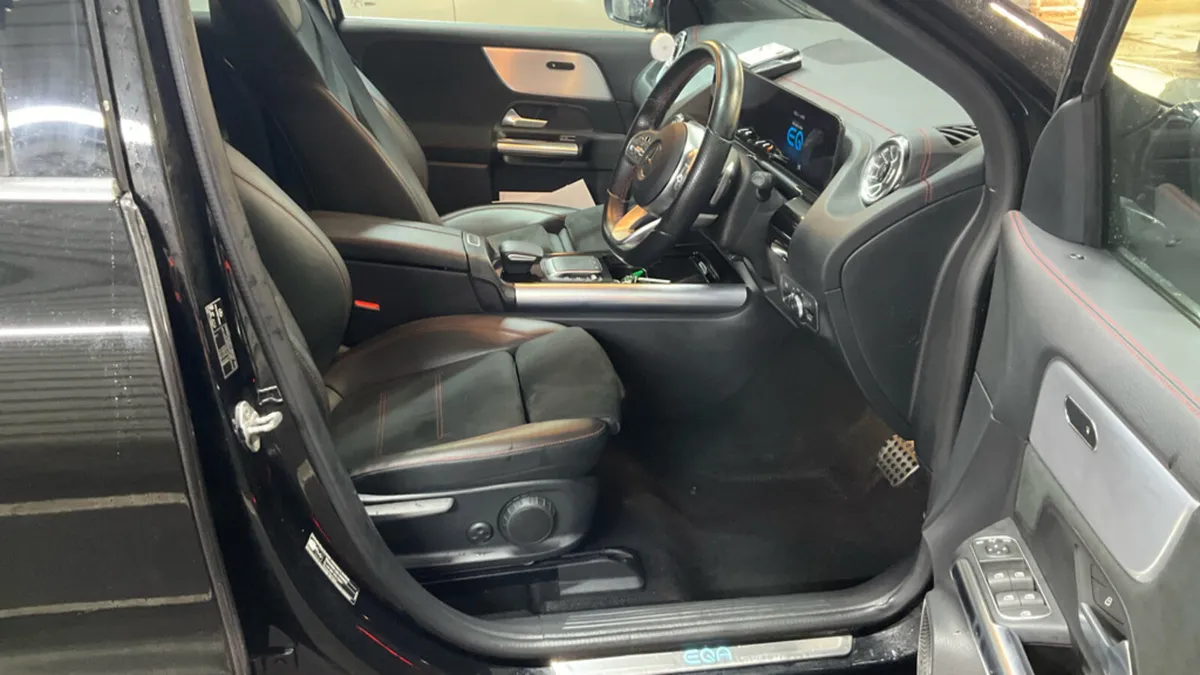 MERCEDES-BENZ EQA 250 AMG LINE PREMIUM // SUNROOF - Image 2