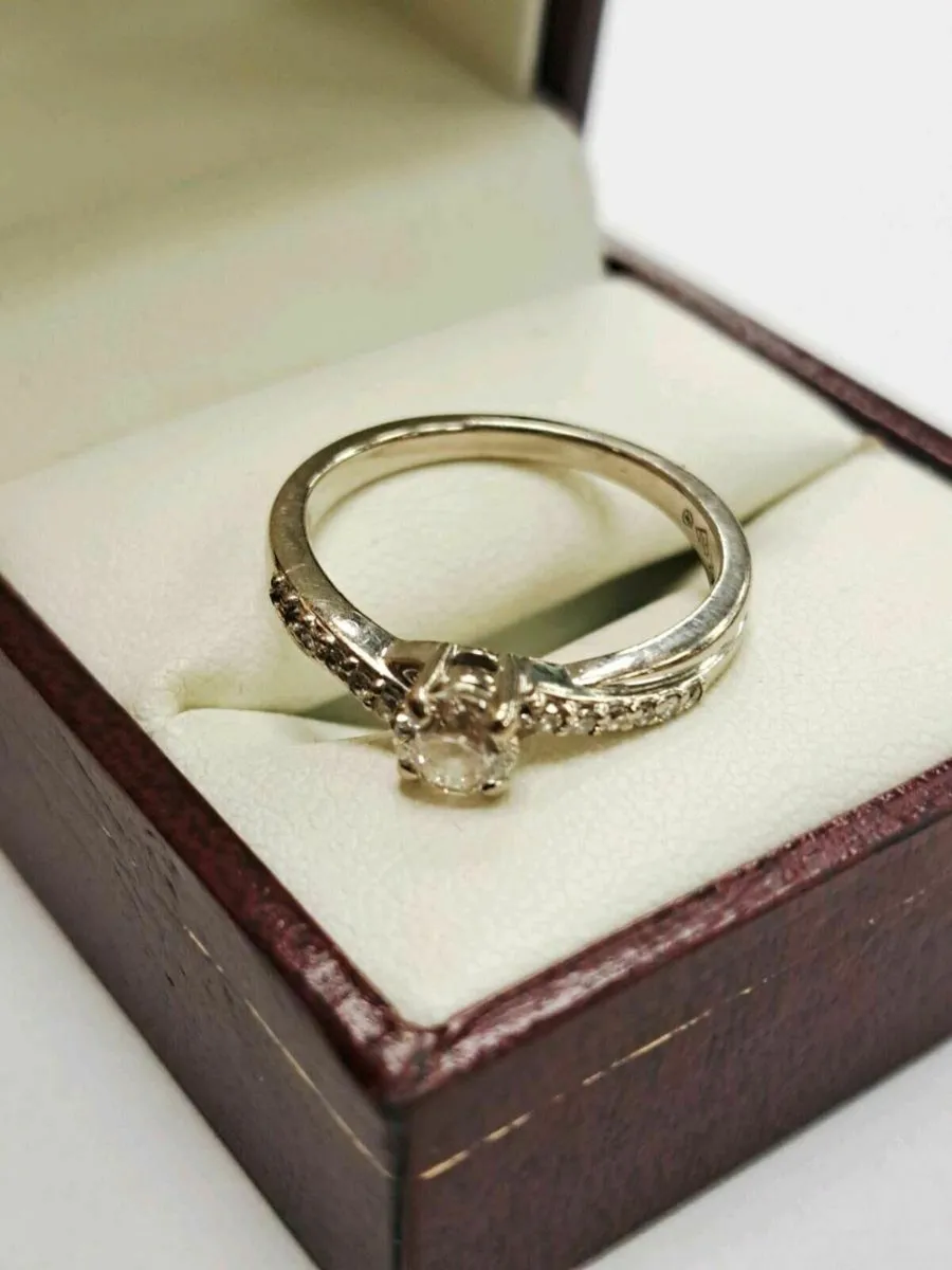 18K White Gold Diamond Ring 18CT - Image 2