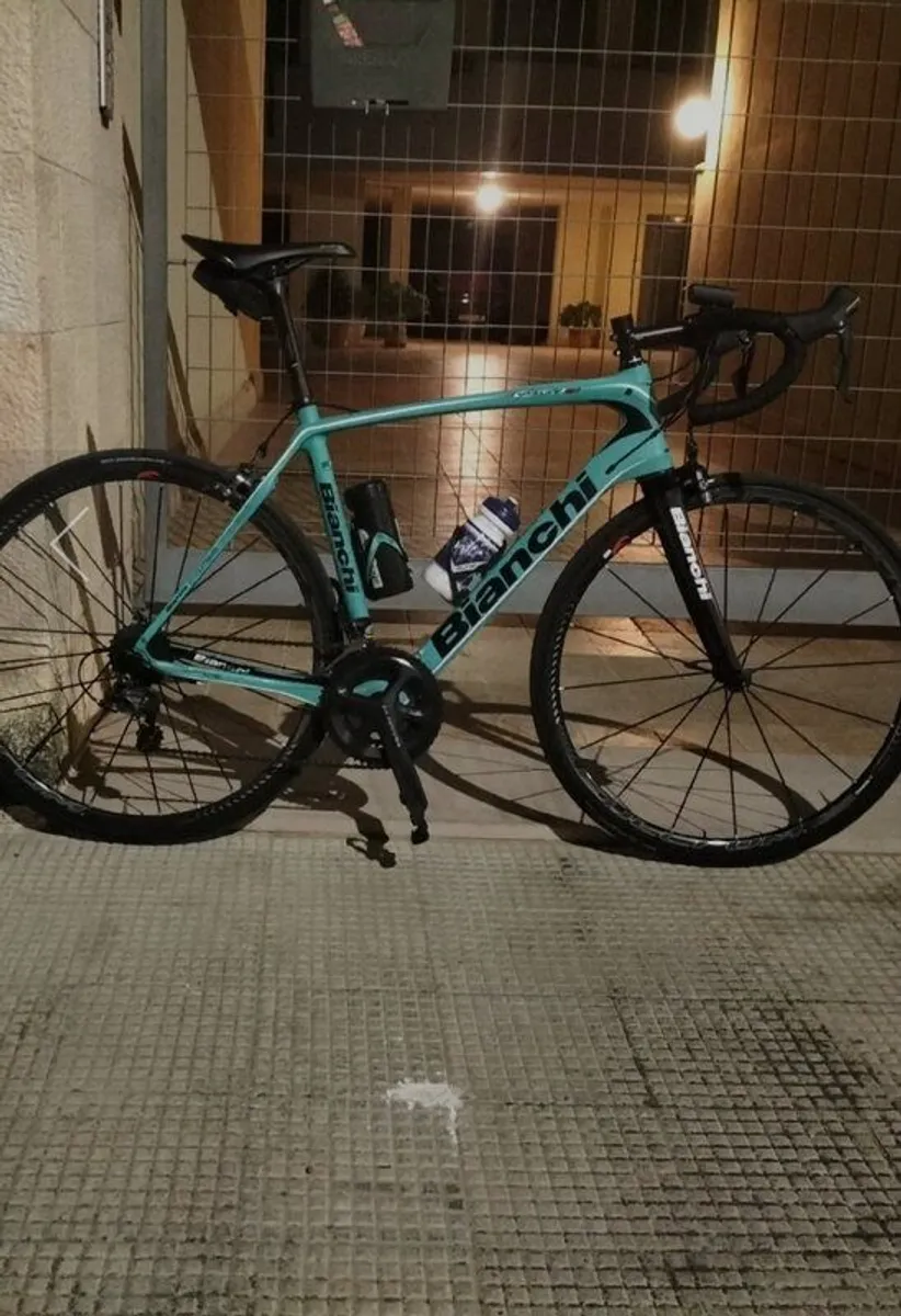 Road Carbon Bianchi Road Bike. Size M. - Image 3