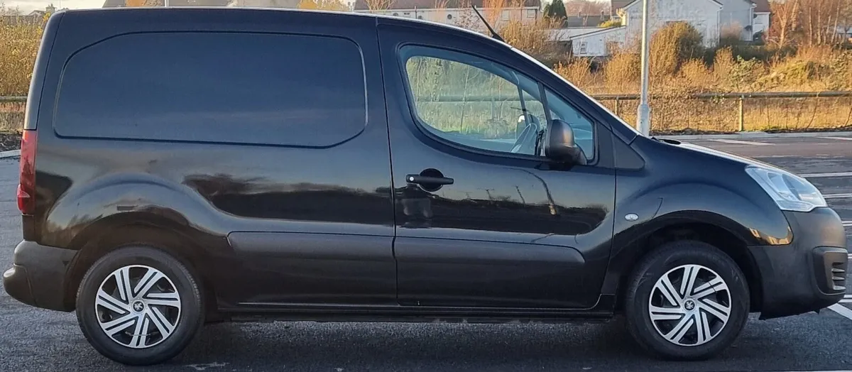 Peugeot Partner 2018 ( NO VAT ) - Image 3