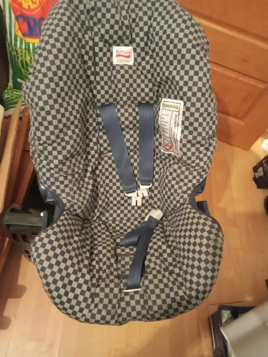 High chair with table easy to use - Image 4