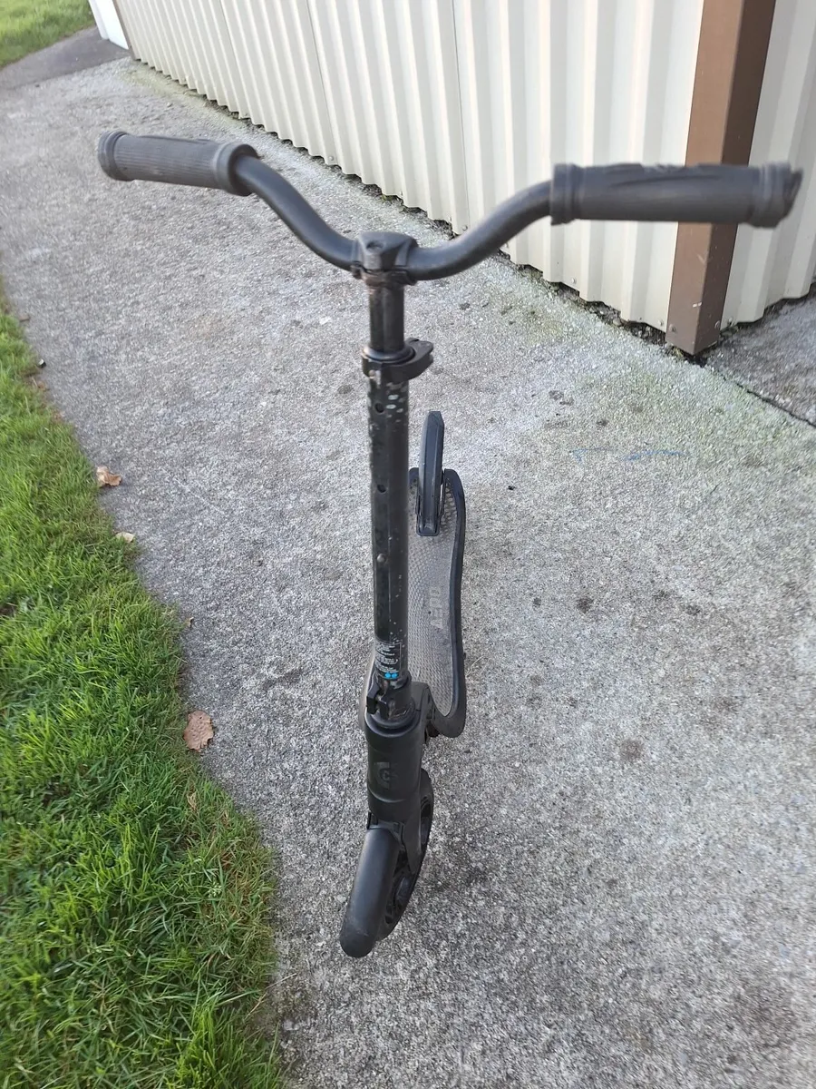 AERO Scooter - Image 2