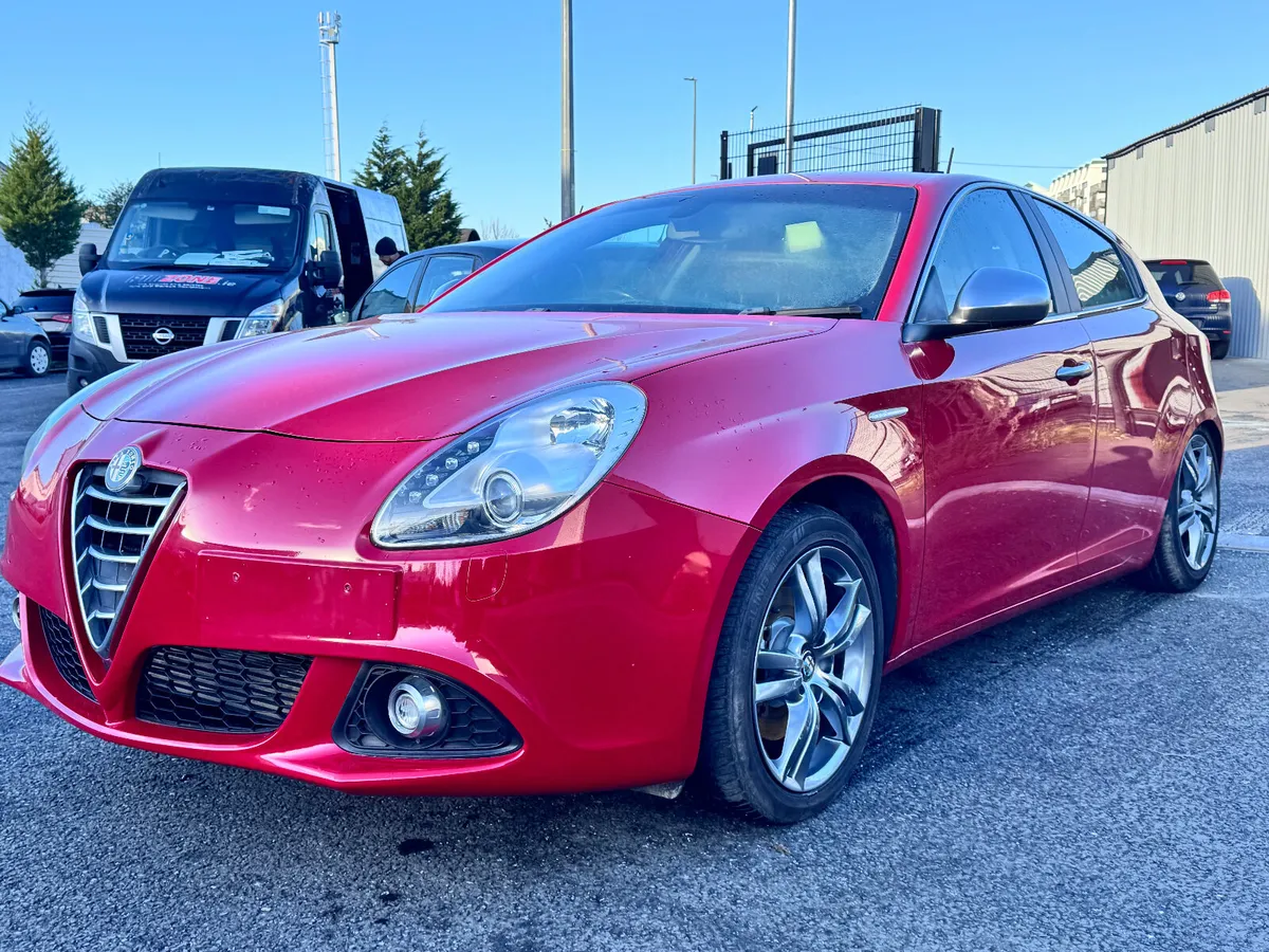 ALFA ROMEO 2015 Red - Image 2