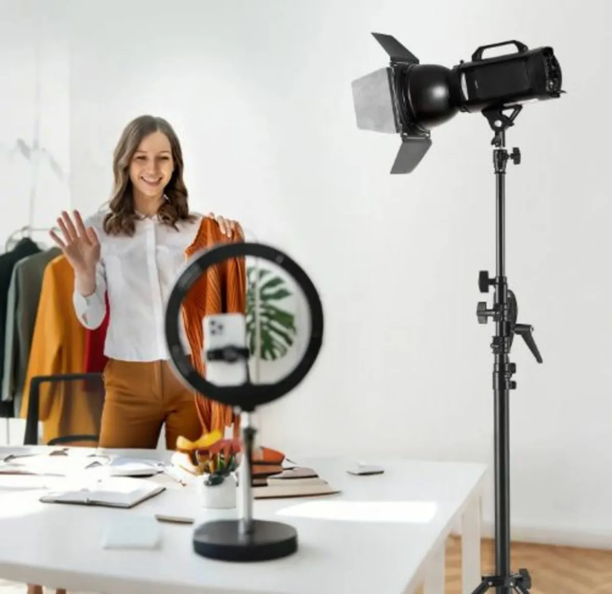 Air Cushioned Aluminum Light Stand,Max Height 12.8 - Image 2