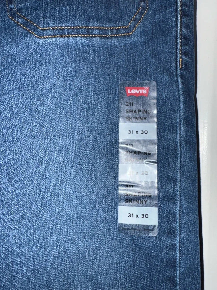Ladies Levi’s - Image 2