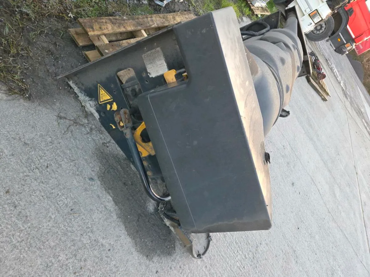 Trailer legs - Image 1