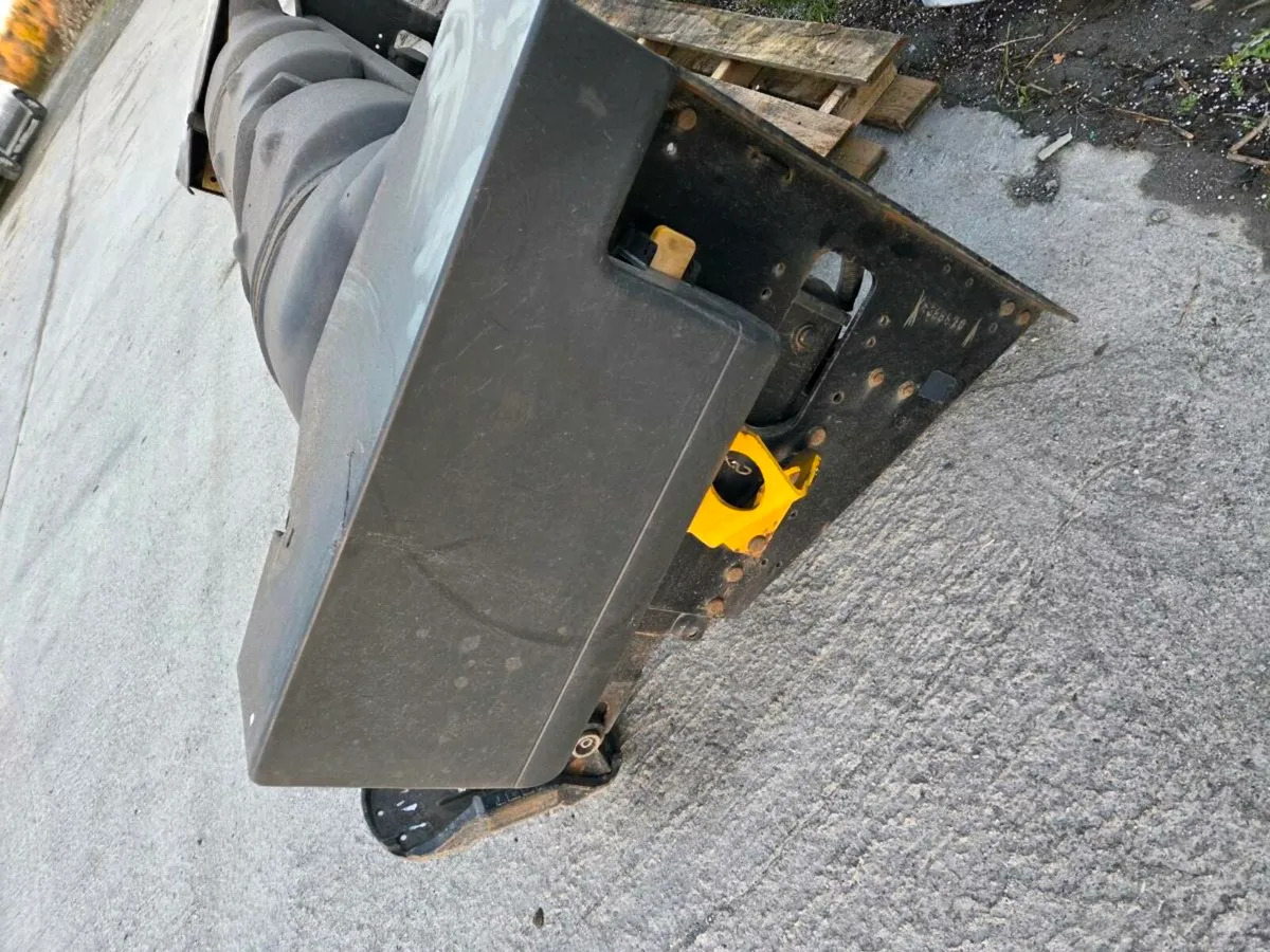 Trailer legs - Image 2