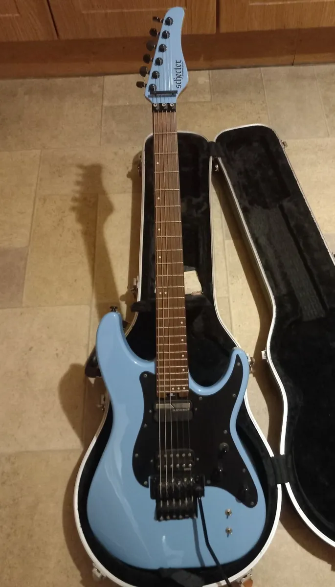 Electric guitar - Image 1