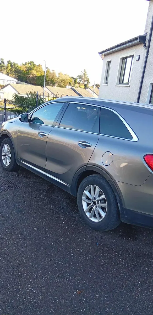 Kia sorento 4x4 200hp platinum - Image 3