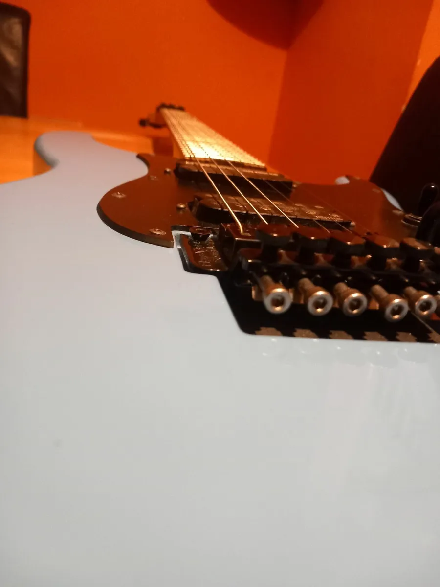 Electric guitar - Image 2