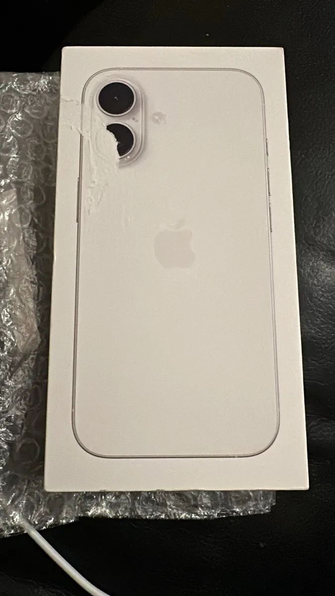 iPhone 16 white - Image 1