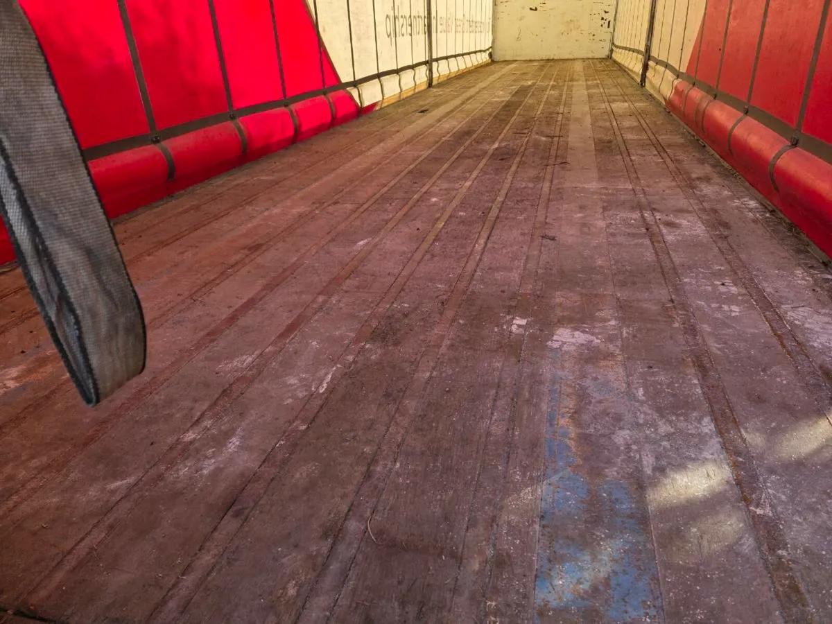 Curtinsider  moffett trailer - Image 3