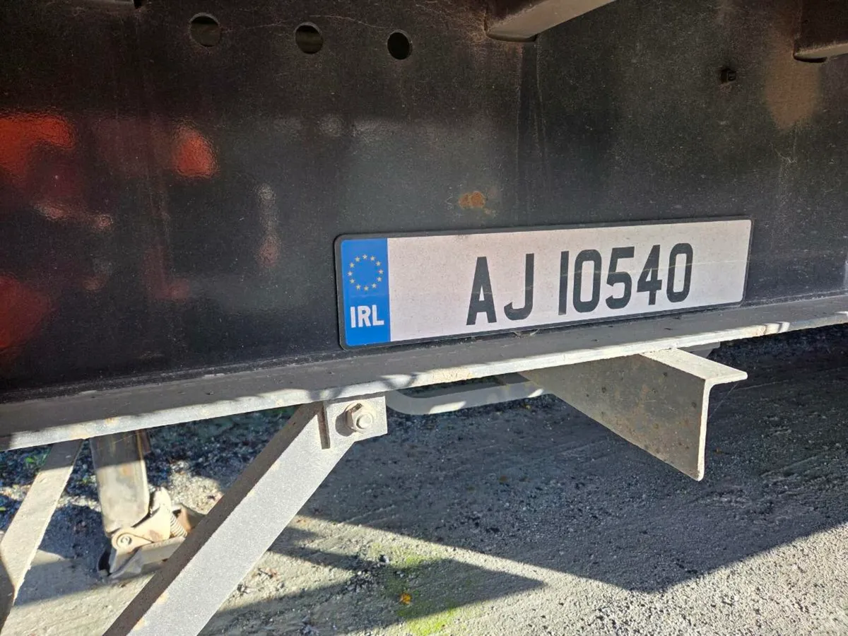 Curtinsider  moffett trailer - Image 4