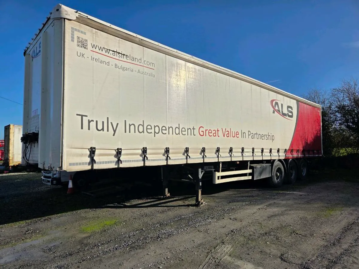 Curtinsider  moffett trailer - Image 1