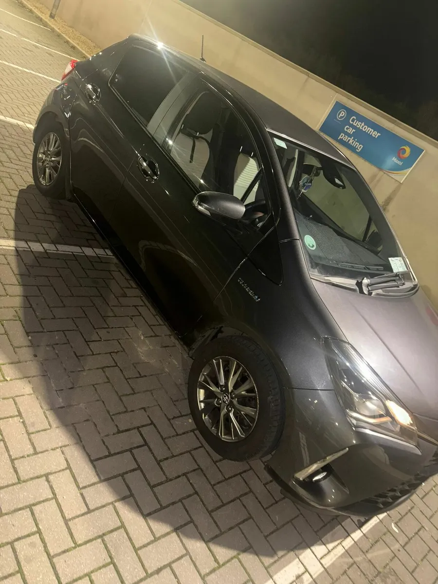 TOYOTA YARIS Hybrid - Image 1
