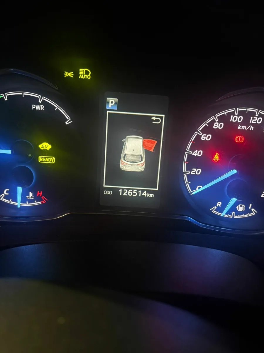 TOYOTA YARIS Hybrid - Image 4