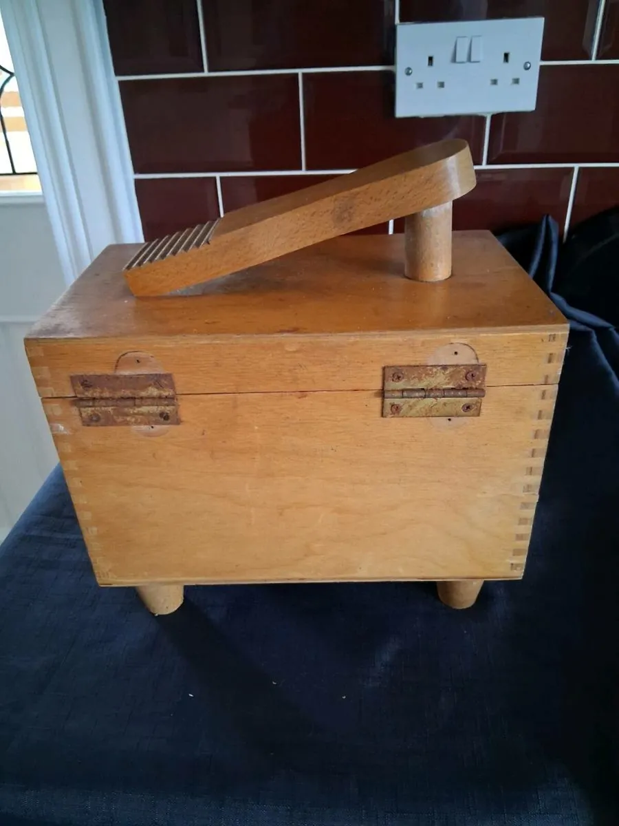 Old Shoe Shine Box - Image 3