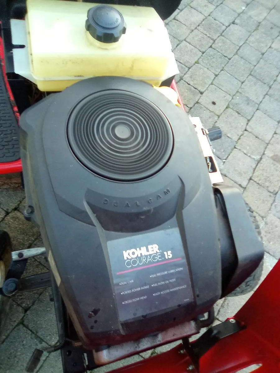 Jonsered ride on lawnmower - Image 2