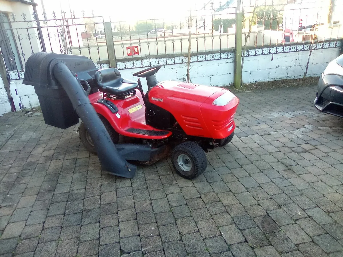 Jonsered ride on lawnmower - Image 1