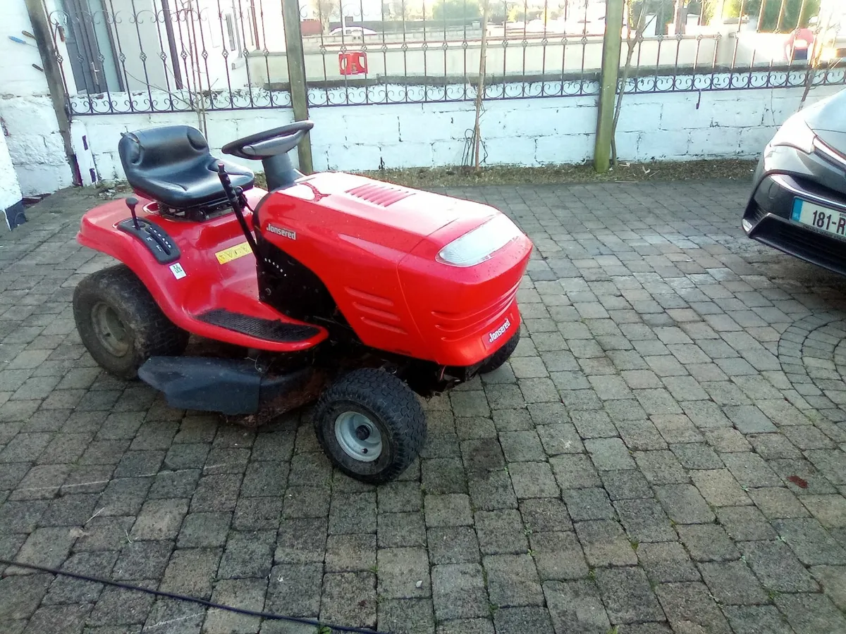 Jonsered ride on lawnmower - Image 3