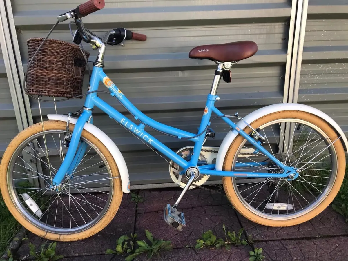 Girls bike - Image 1