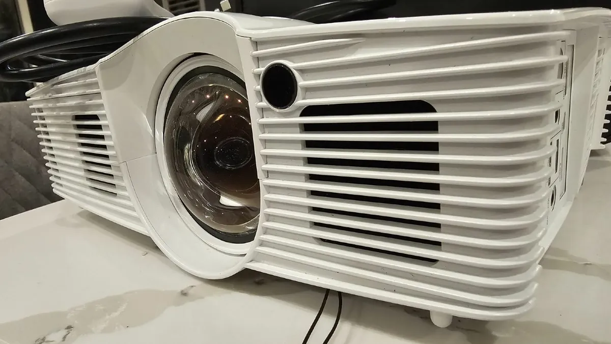 Projector: Optoma GT1080 Darbee (2019) - Image 2