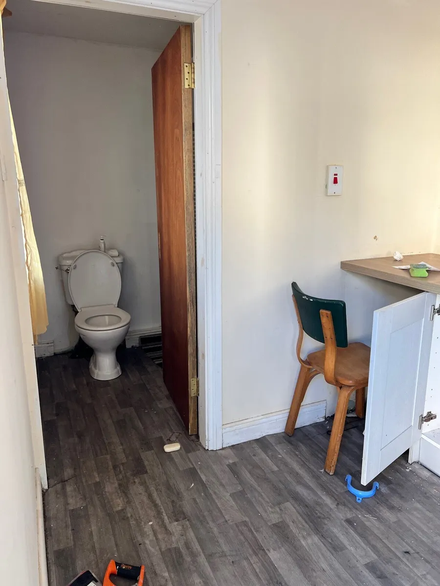 40ft container converted to living - Image 2