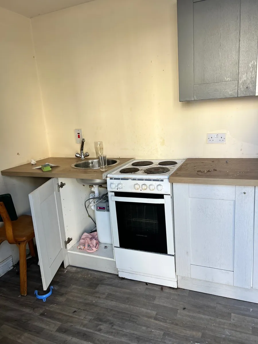 40ft container converted to living - Image 3