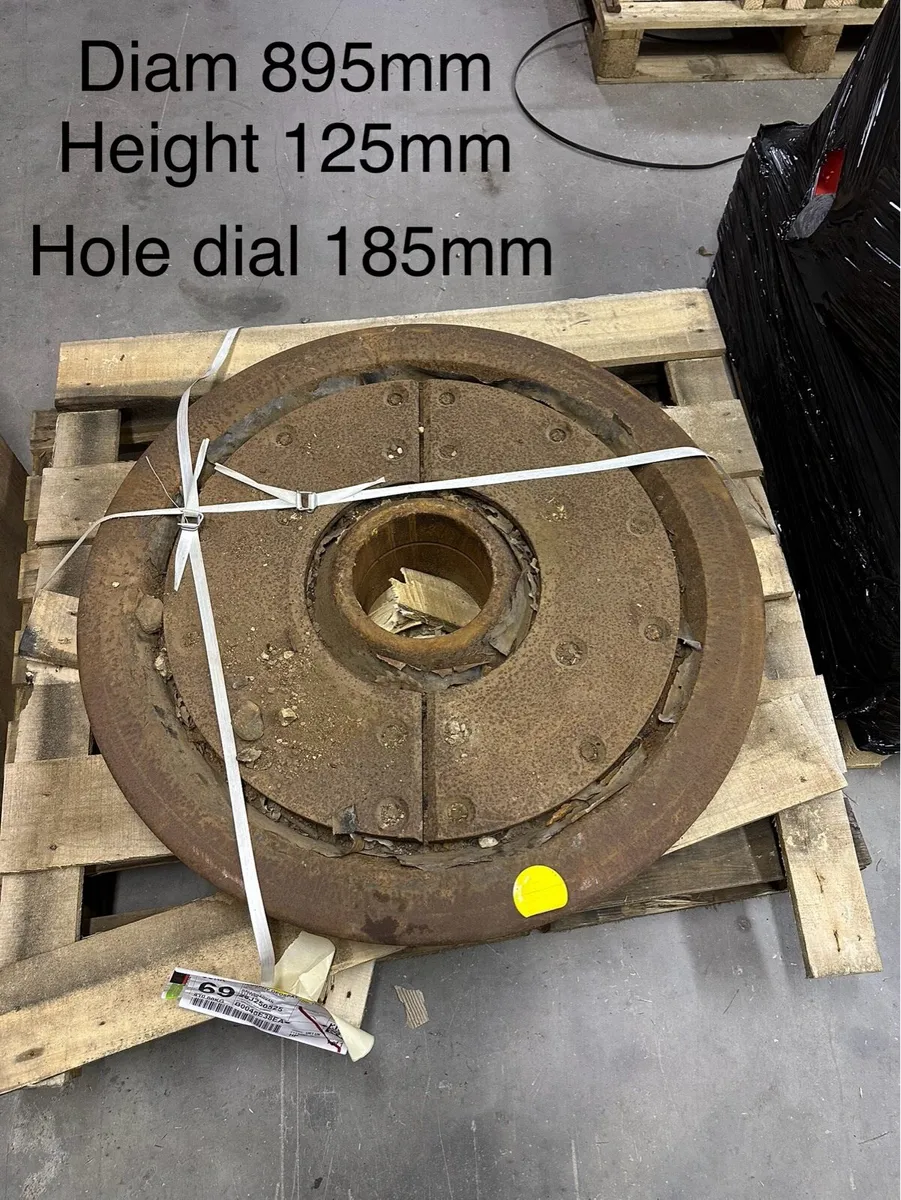 Train wheel mooring anchor