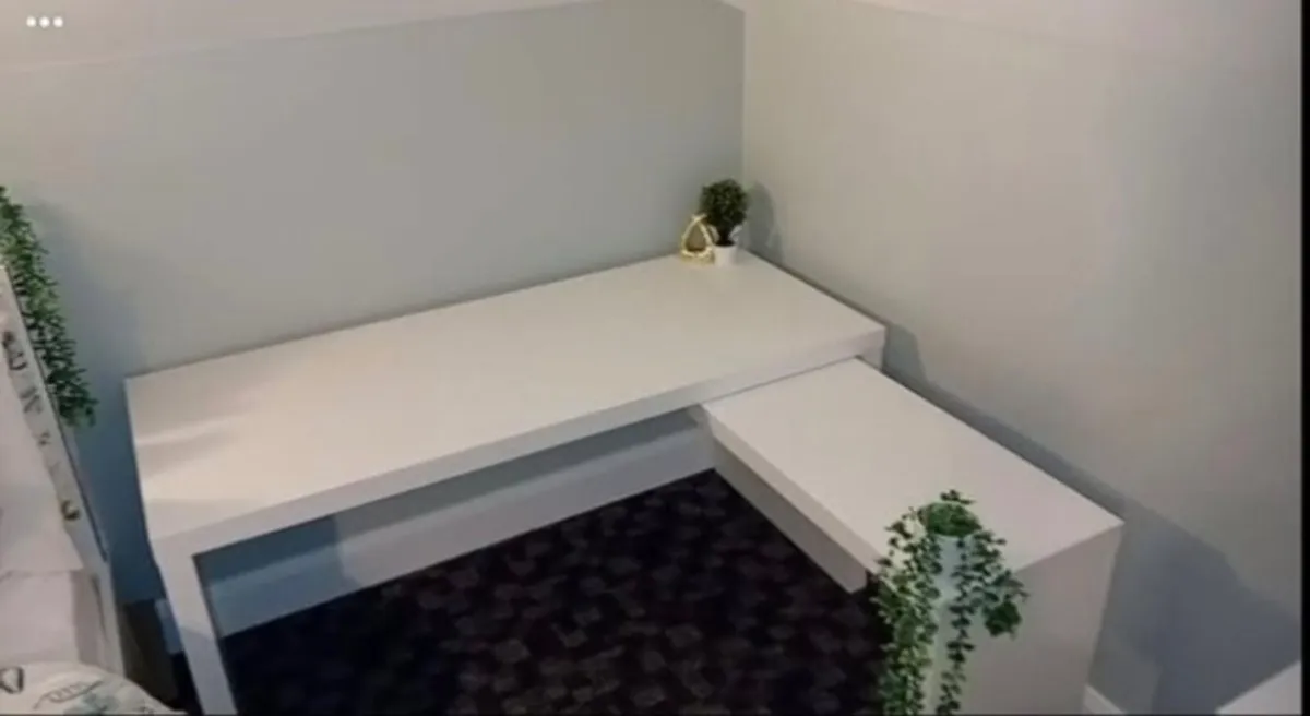 IKEA malm large desk with extension - Image 1