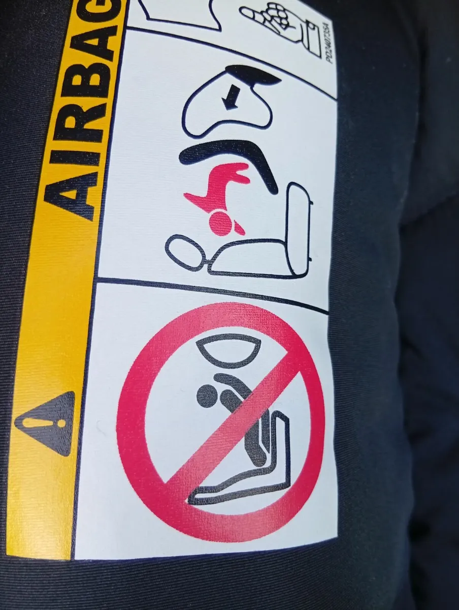 Graco car seat with adapter - Image 2