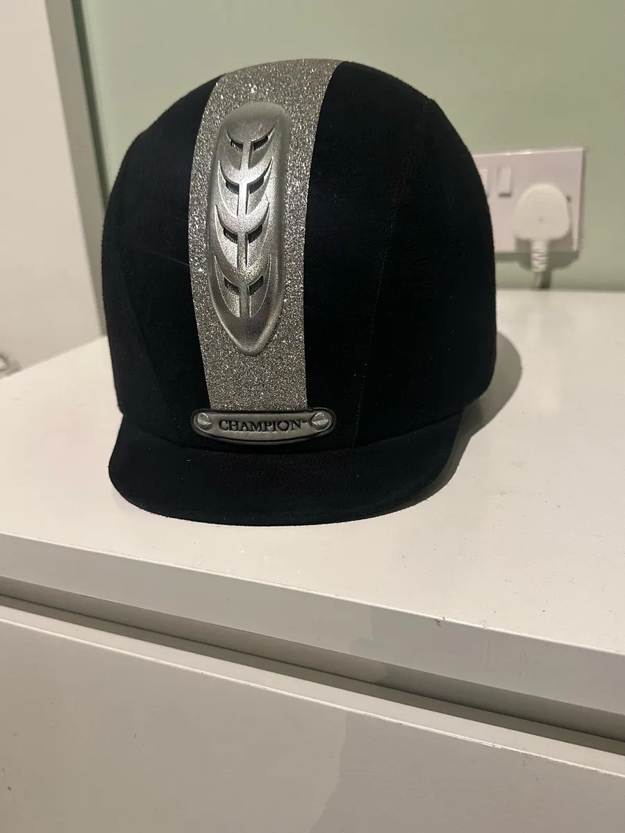 Horse riding helmet - Image 1