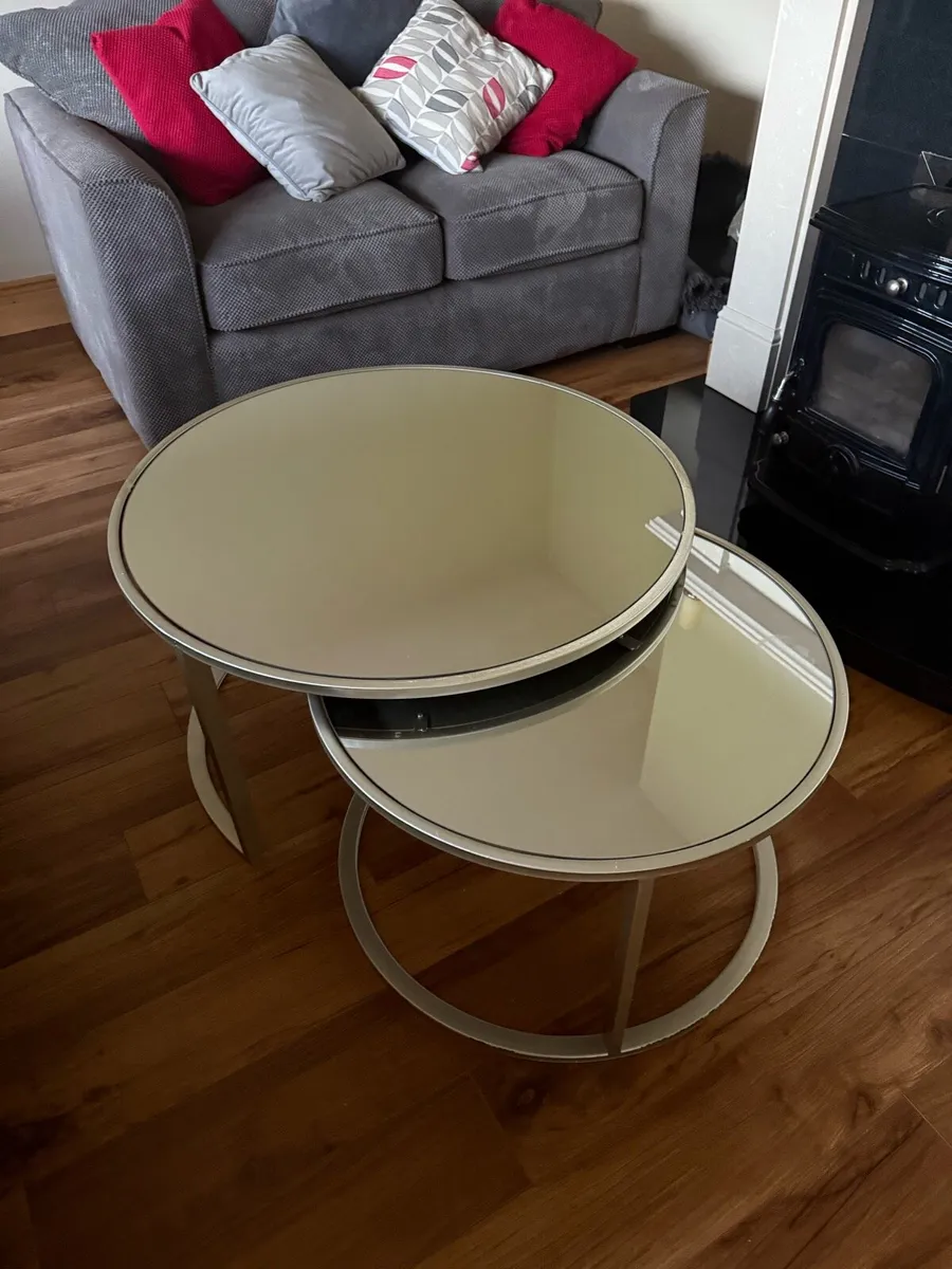 Gold 2 piece round mirror coffee table - Image 1