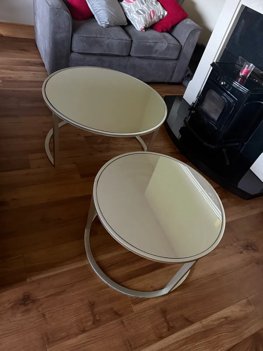 Gold 2 piece round mirror coffee table - Image 2