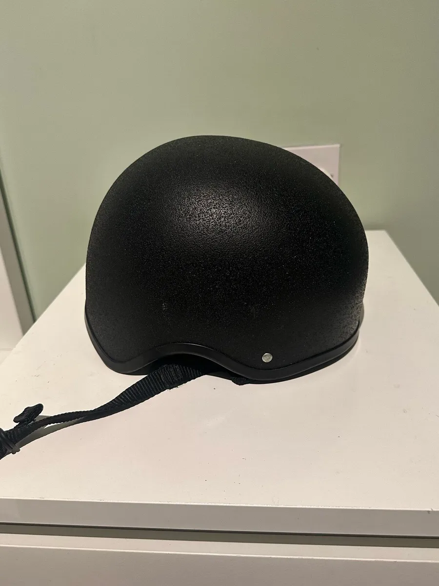 Horse riding helmet - Image 1