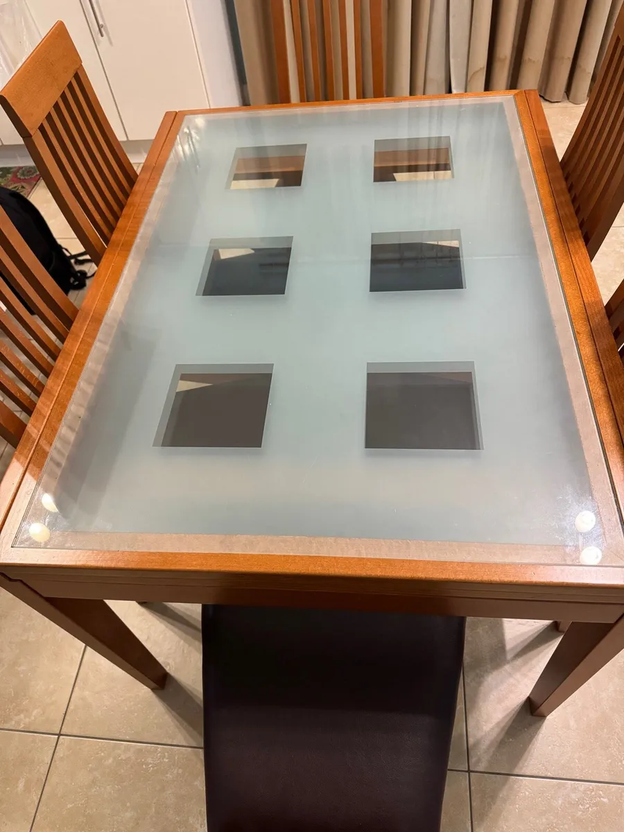 Extendable Dining Table with 6 chairs - Image 2