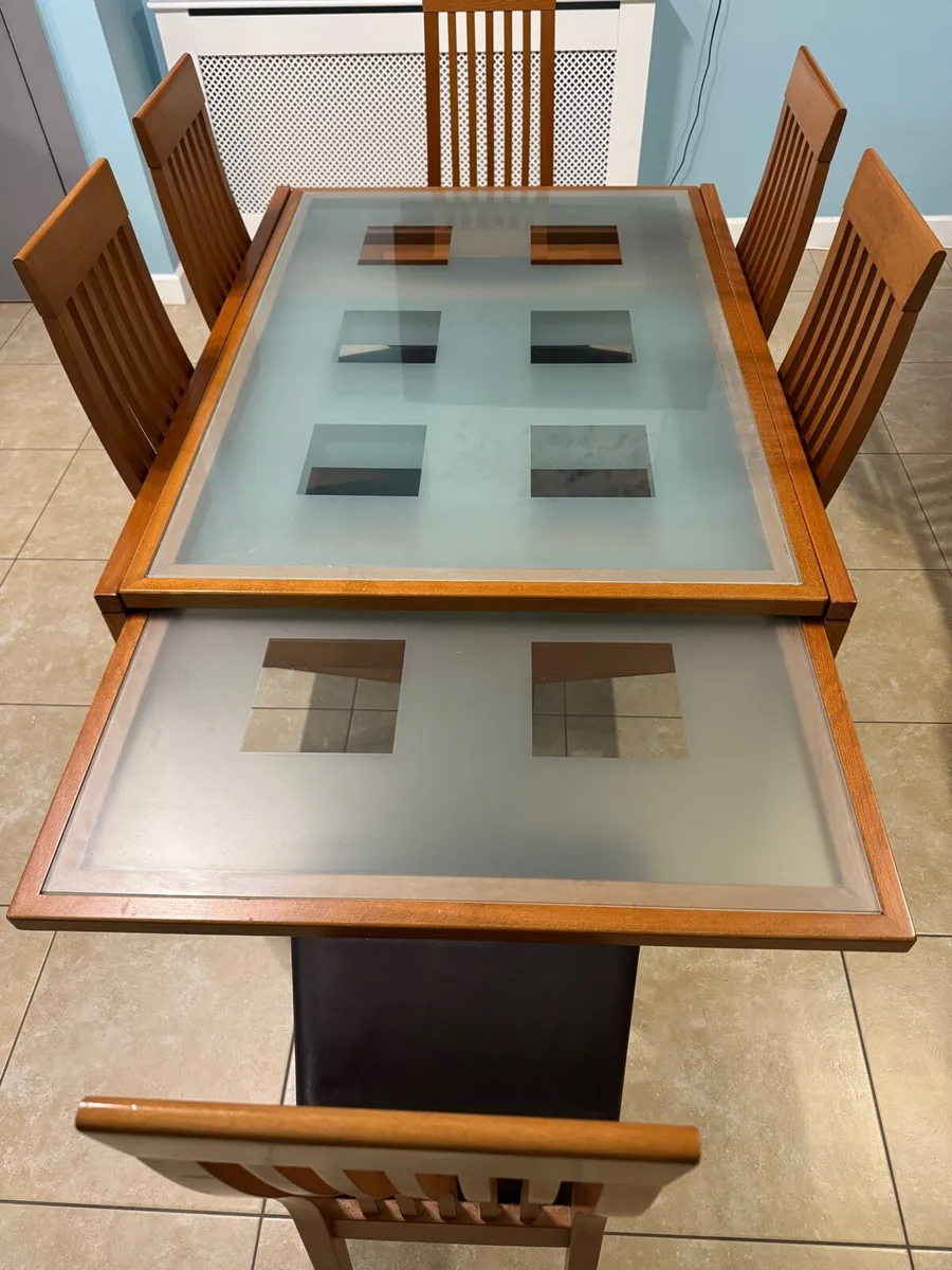 Extendable Dining Table with 6 chairs - Image 3