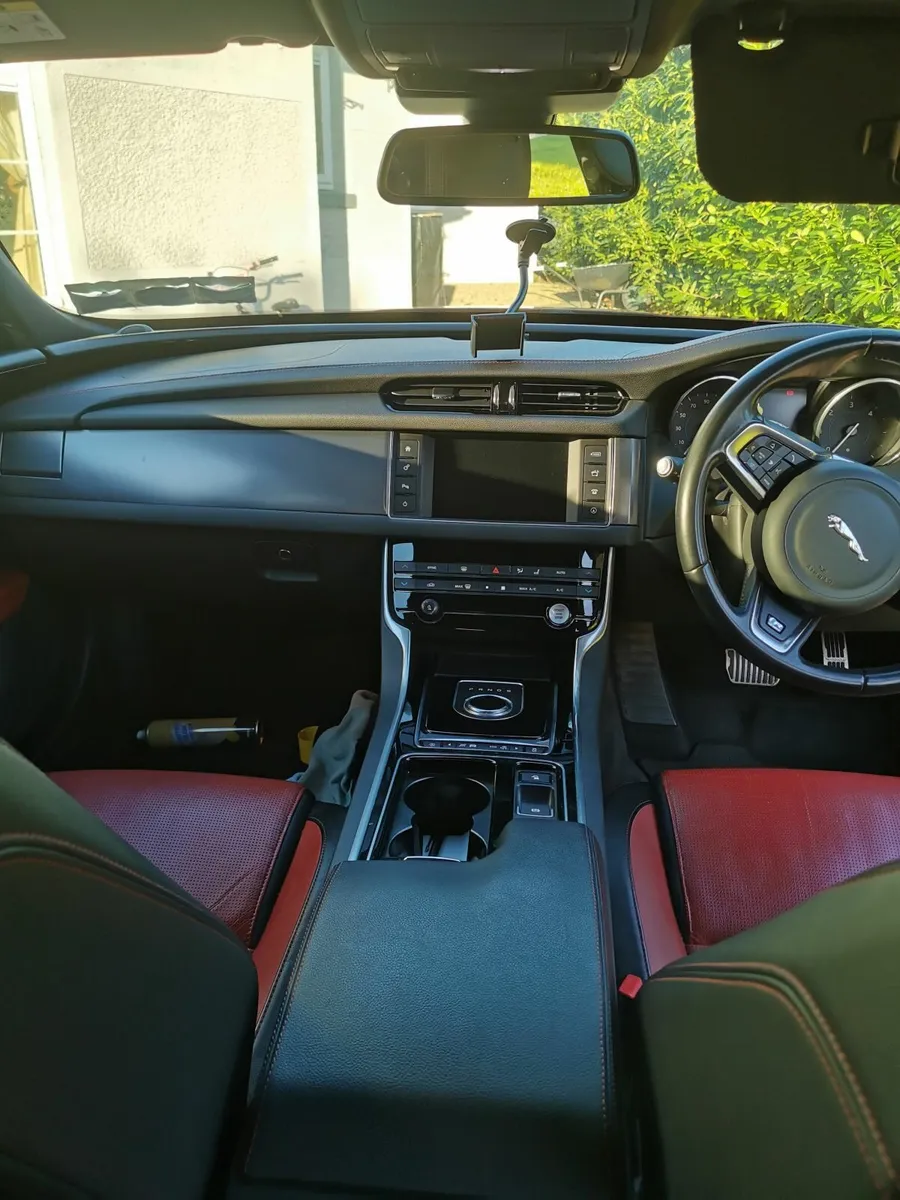 Jaguar XF 2018 - Image 2
