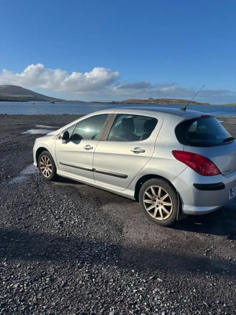 Peugeot 308 2010 - Image 2