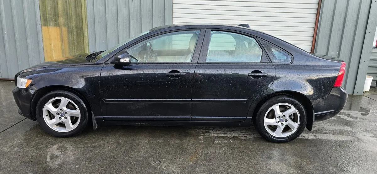 12 VOLVO S40 DIESEL - Image 4