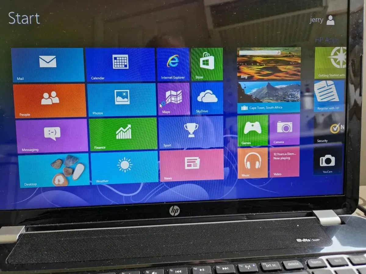 HP Pavilion DV9000 Laptop, Windows 7 Ultimate - Image 1