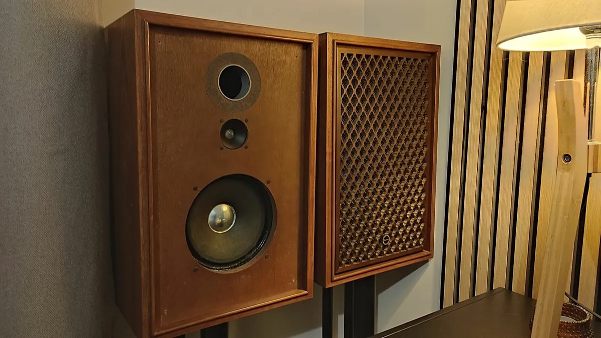 SANSUI SP-50 speakers. VGC. Recaped. With stands. - Image 1